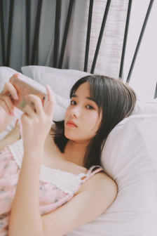 吃奶摸下激烈床震视频